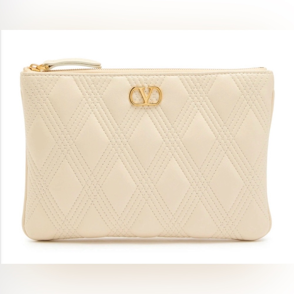 🦢Valentino Garavani🦢Medium Quiltie 67 Quilted Leather Flat Pouch in Cream/Ivory
